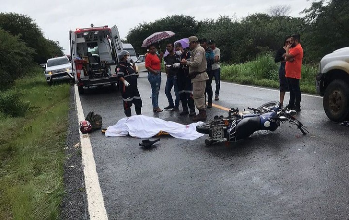Homem morre em acidente de moto na BR-030 em Palmas de Monte Alto