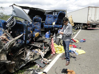 Acidente com van clandestina deixa 10 mortos na BR-116