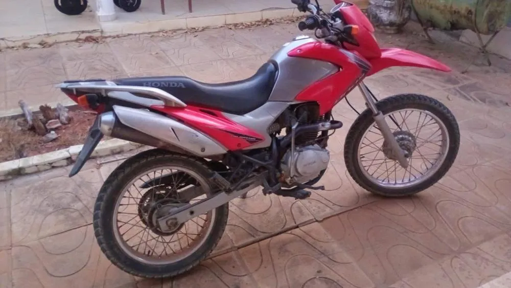 Polícia Militar recupera moto com restrição de roubo em Tanque Novo