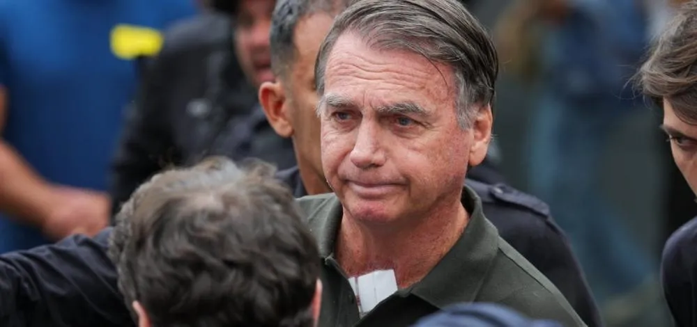 Bolsonaro apresenta piora da função renal, diz boletim médico