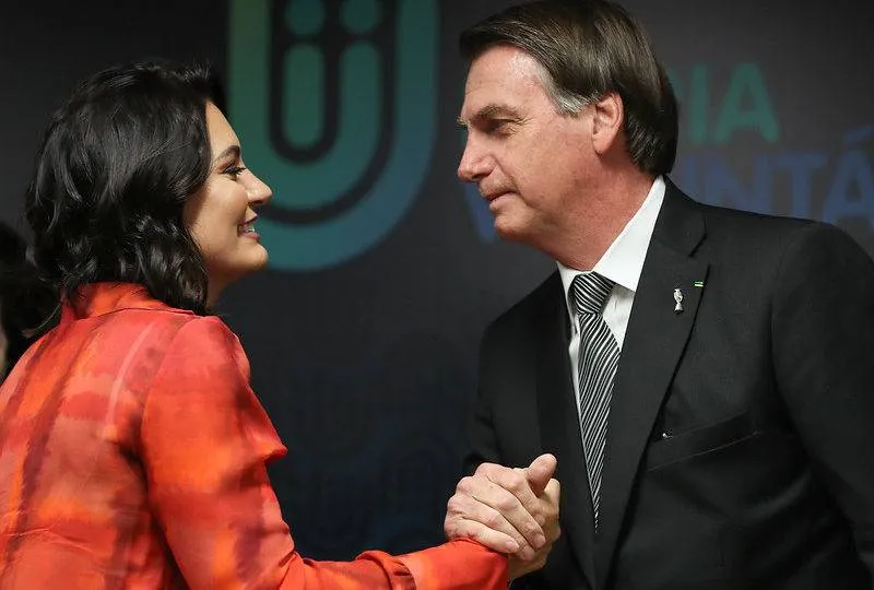 Michelle Bolsonaro elogia ex-presidente e reforça vínculo político