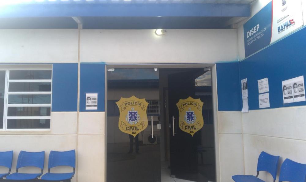 Ex-escrivã é presa em Bom Jesus da Lapa acusada de furtar celulares na delegacia 