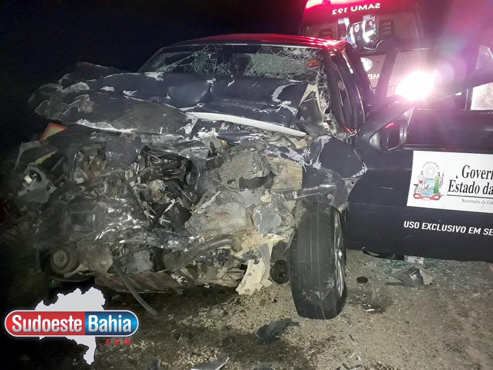 Colisão entre carro e caminhonete deixa dois feridos na BR-030 em Caetité