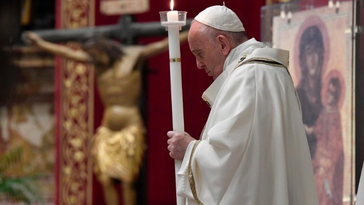 'Sejam mensageiros da vida em tempos de morte', diz o papa