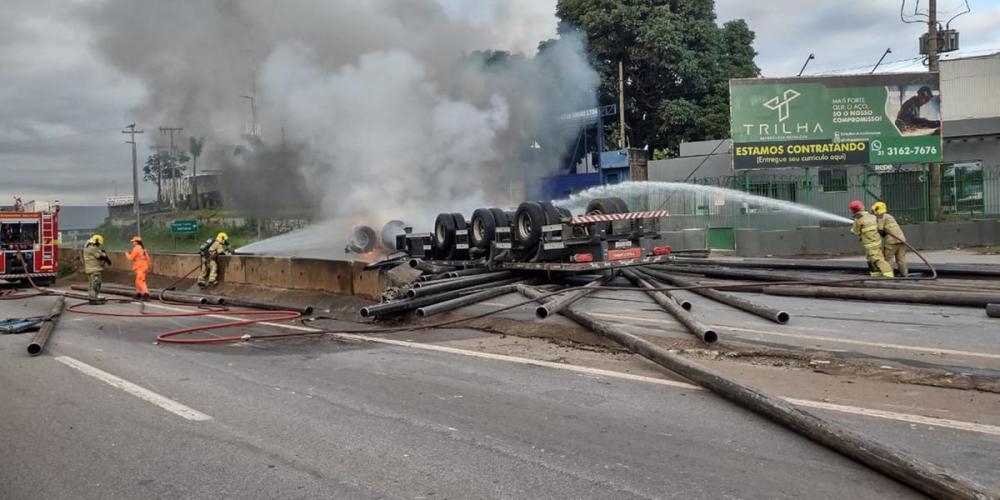 Caminhoneiro de Aracatu morre carbonizado em acidente com carreta na Fernão Dias, em MG