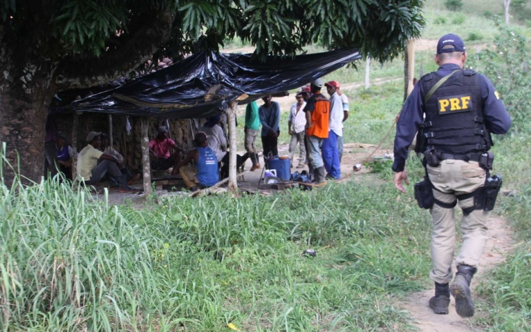 Sudoeste baiano: Dezenove pessoas mantidas em trabalho escravo são resgatadas de fazenda
