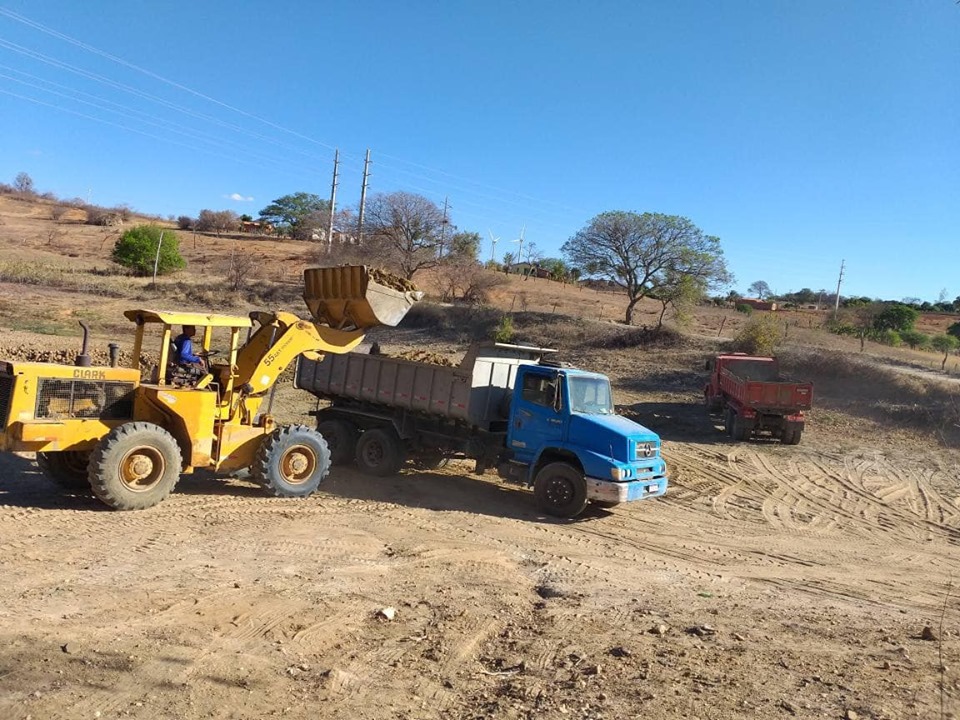 Prefeitura de Guanambi promove limpeza de Barragem em Jurema dos Barbosa - Morrinhos