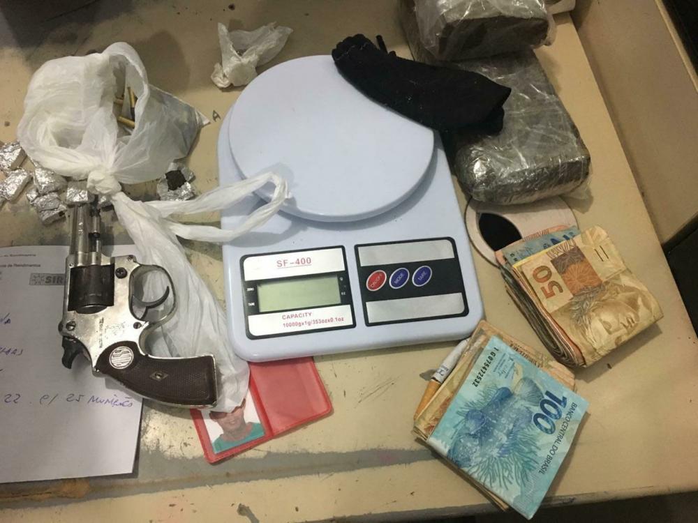 Polícia Militar detém acusados de tráfico de drogas em Lagoa Real 