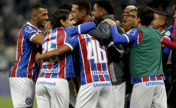 Bahia faz primeiro tempo avassalador, goleia o Corinthians e respira fora do Z-4