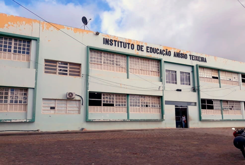 Caetité: Instituto de Educação Anísio Teixeira suspende aulas devido a falta d' água
