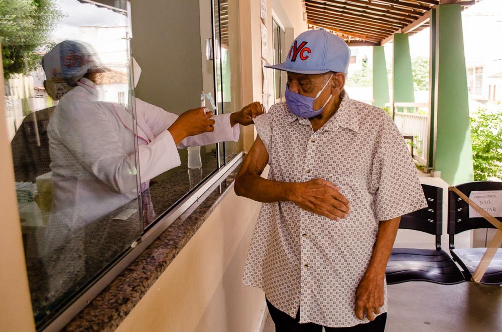 Bahia tem 79,4% da população acima de 12 anos vacinada com a primeira dose