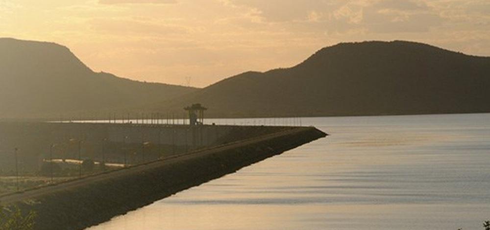 Barragem de Sobradinho chega à maior vazão em 12 anos; famílias deixam casas