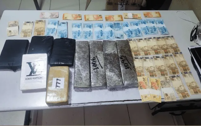 Motorista é preso com cerca de 9 kg de drogas durante fiscalização na BA‑262, em Brumado