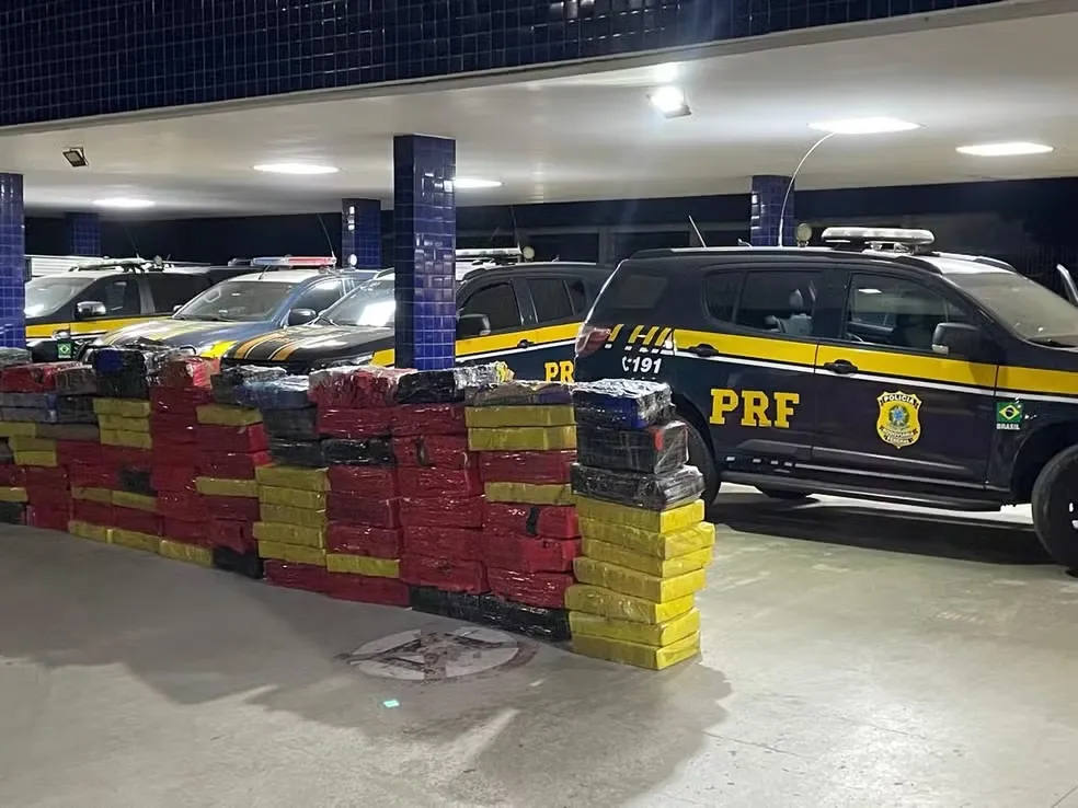 Caminhoneiro é preso com 1,7 tonelada de maconha na BR-116 em Conquista