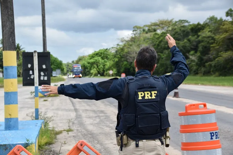 PRF encontra mulher desaparecida na BR-116 em Jaguaquara