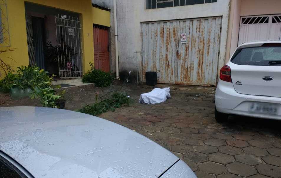 Vídeo mostra briga que terminou com homem morto a facadas em Caetité