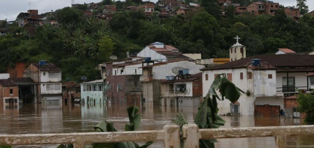 Governo Bolsonaro dispensa ajuda argentina no socorro às vítimas das chuvas na Bahia