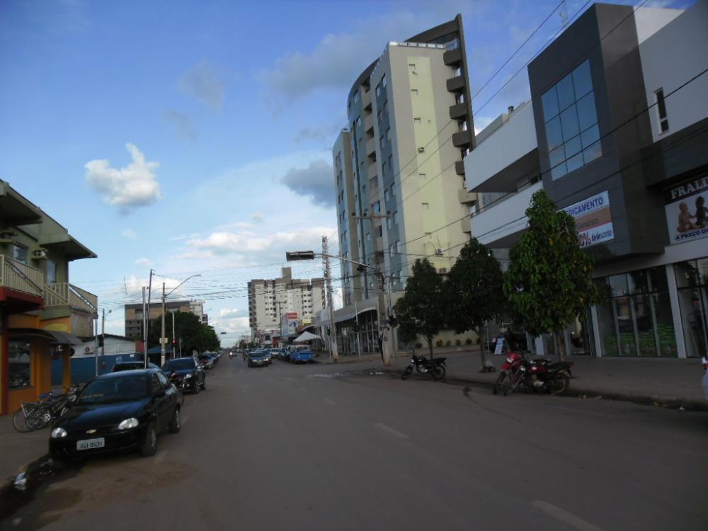 Oeste: Jovem pula de 3° andar de prédio para fugir de agressão de namorado 