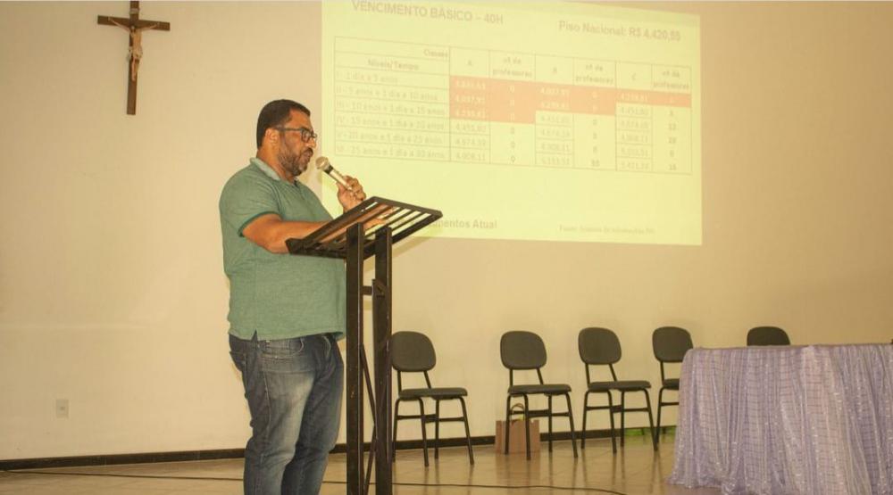 Em assembléia com professores, secretário demonstra que gestão livramentense cumpre com pagamento do piso 