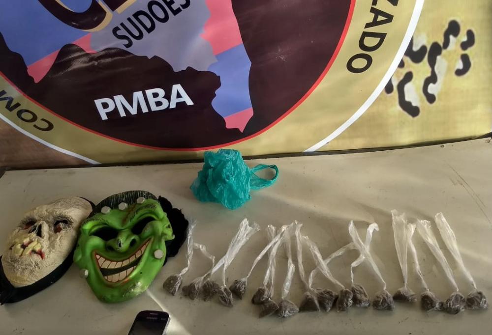 Dupla é presa em flagrante por tráfico de drogas em Carinhanha