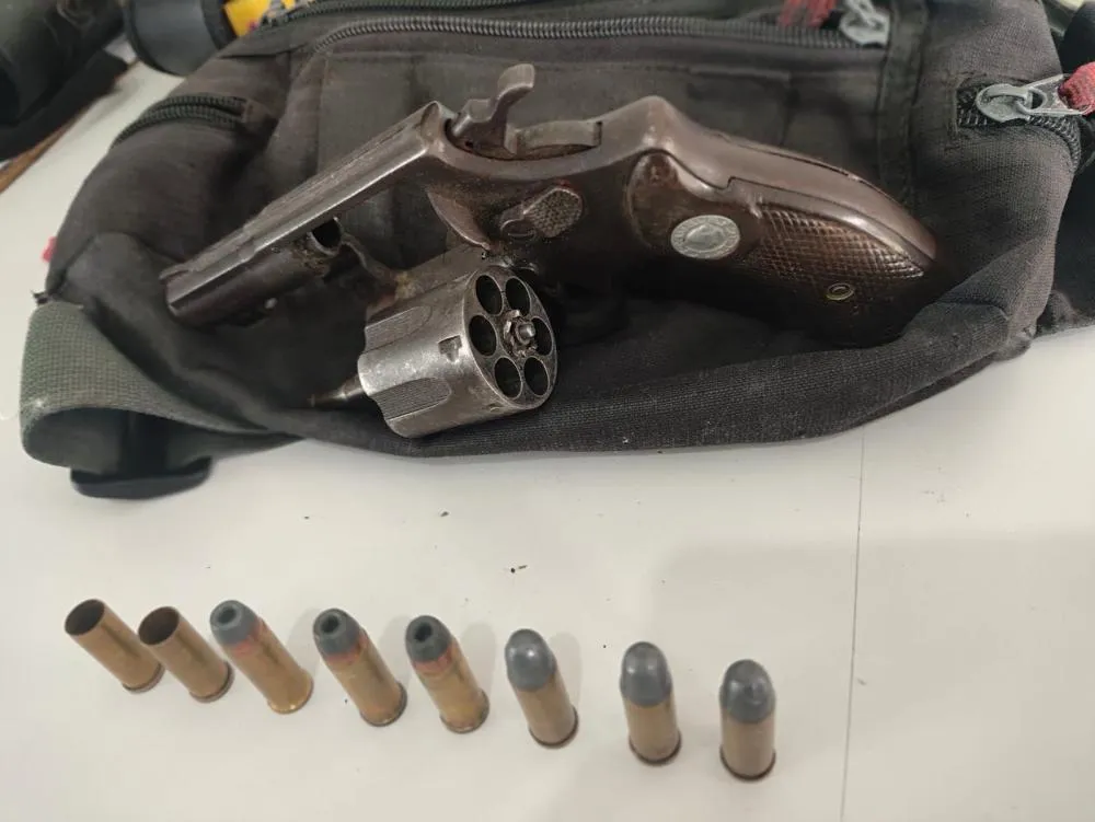 PRE apreende arma de fogo durante Operação Carnaval na BA-026, em Tanhaçu