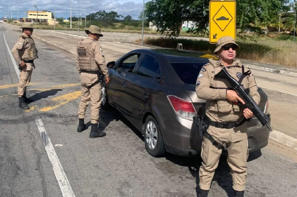 PM reforça fiscalização nas rodovias da Bahia durante feriado