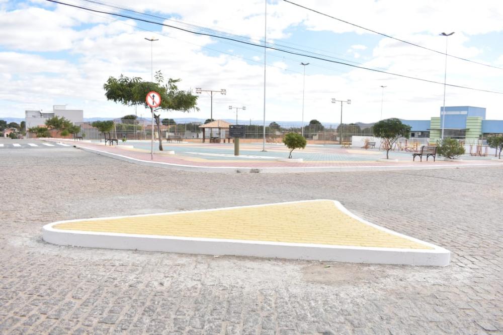 Prefeito Jairo Magalhães entrega obras no bairro Alto Caiçara em Guanambi