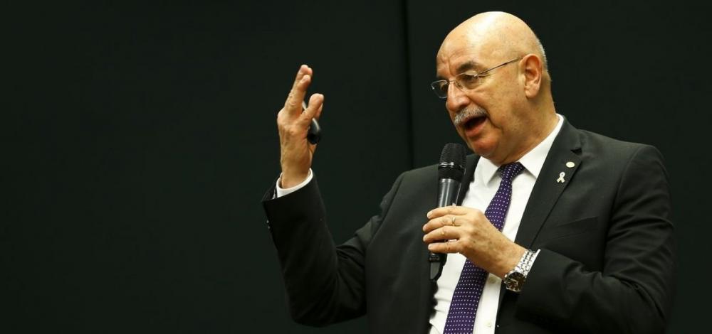 Bolsa Família volta a ter fila de espera e pode ser reduzido