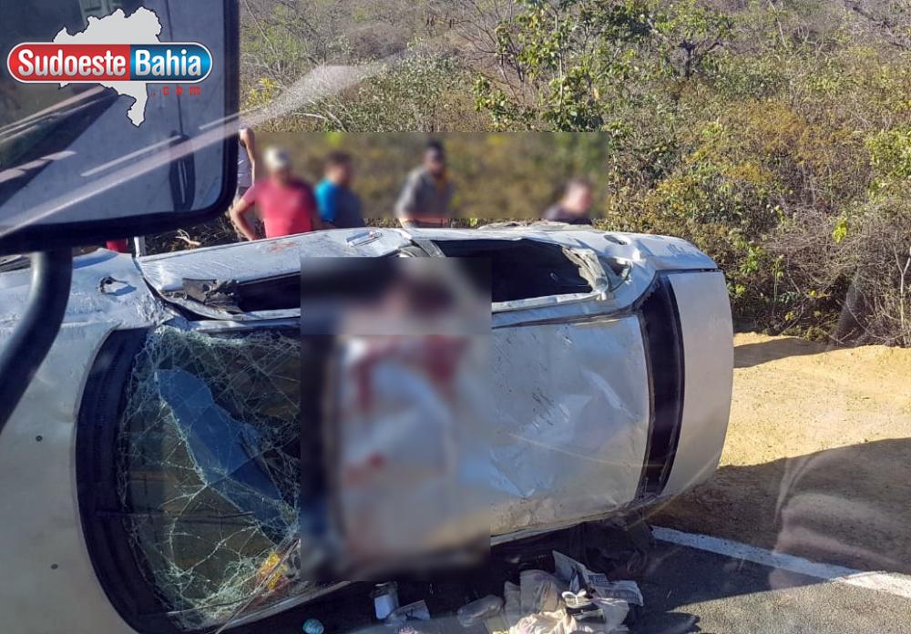 Capotamento deixa uma pessoa morta e quatro feridas na BR-430 em Igaporã 