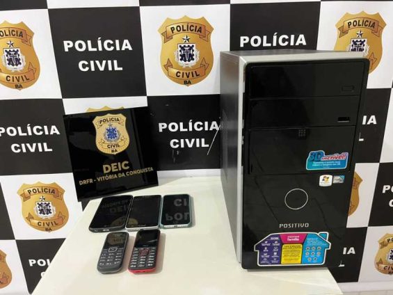 Região: Polícia apreende celulares e documentos em casa de funcionária suspeita de desvio de R$ 28 mil