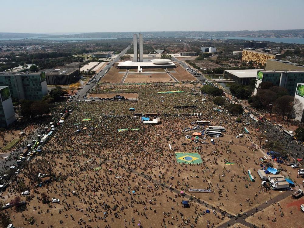 Organizados 2 meses antes, atos de Bolsonaro 'flopam' com menos público que o previsto