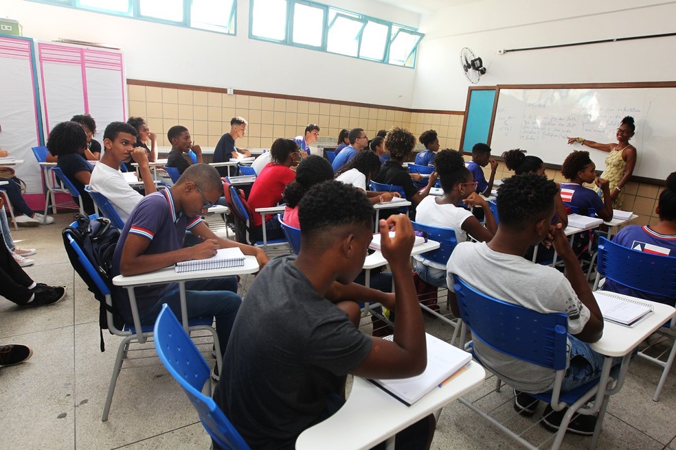Ensino fundamental é retomado nesta segunda-feira nas escolas estaduais