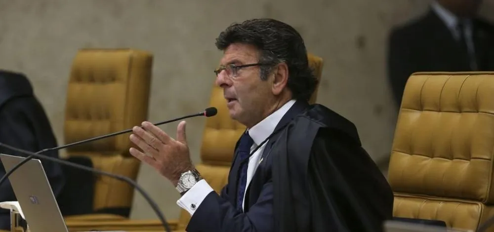 Fux cobra posição do Senado sobre visitas de Viviane Barci e Vorcaro