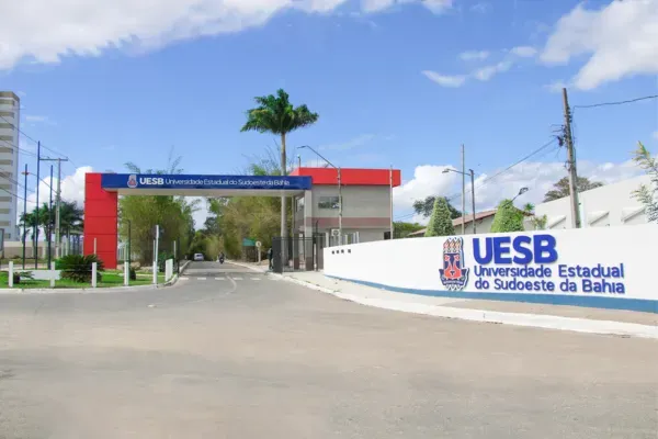 Uesb abre seleção com 202 vagas para portadores de diploma