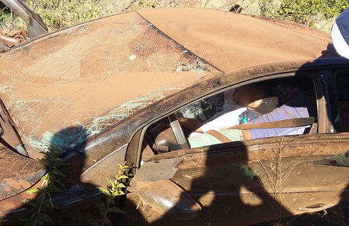 Veículo capota e duas pessoas morrem na BR-122