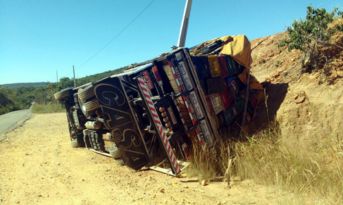 Caminhão tomba na BR-430 em Igaporã