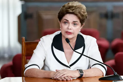 Jerônimo homenageia Dilma com Medalha 2 de Julho
