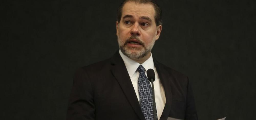 Com 42 ações pendentes, Toffoli só viu urgência ao analisar caso de Flávio Bolsonaro