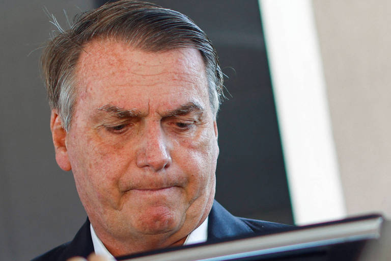 Especialista vê decisão do TSE que torna Bolsonaro inelegível como definitiva