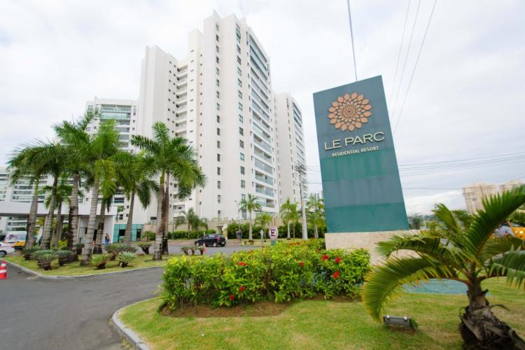 Prefeito de cidade baiana e esposa são encontrados mortos em condomínio de luxo, em Salvador 