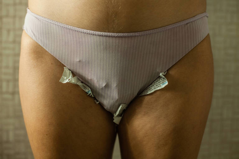 Bolsonaro veta distribuição gratuita de absorventes