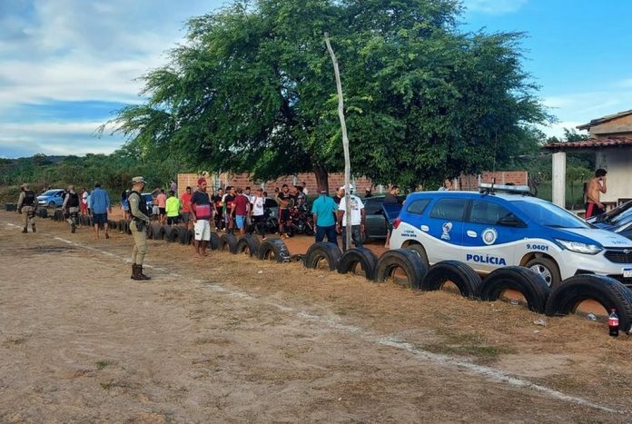 PM encerra evento esportivo clandestino na cidade Macaúbas