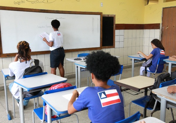 Governo da Bahia publica promoção de 852 profissionais da educação na rede estadual