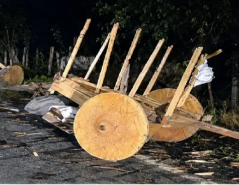 Gol bate em carro de boi e desce ribanceira em estrada de Pindaí