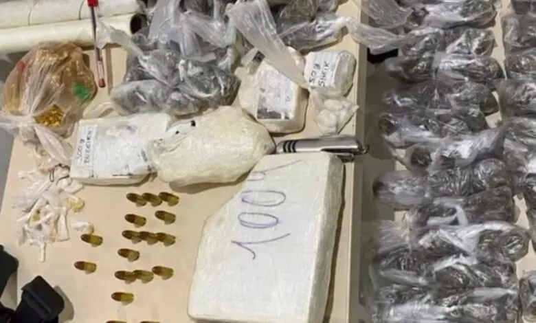 Região: Segurança do tráfico é preso com armas e quase 6 kg de drogas