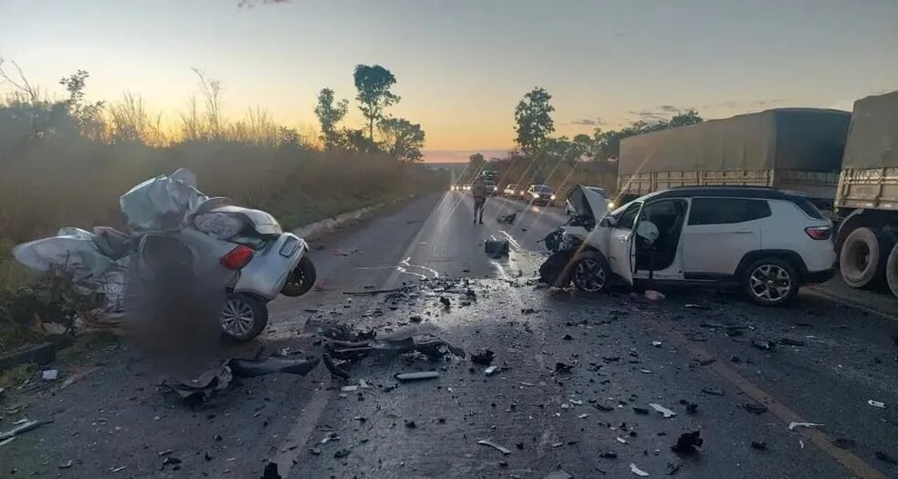Bahia: Colisão frontal deixa saldo de 4 mortos e 2 feridos na BR-242