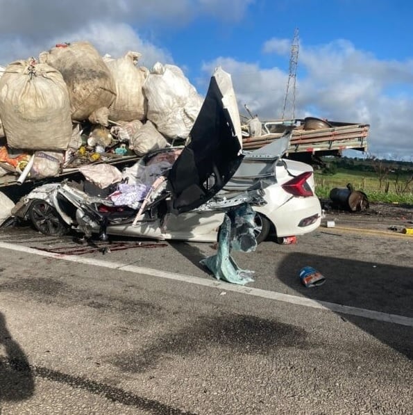 Região: Acidente na BR-116 resulta na morte de pai, mãe, filho e cunhado 