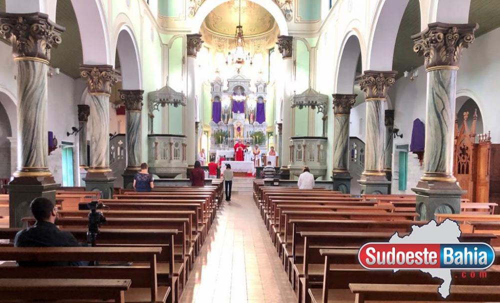 Em novo decreto, prefeitura de Caetité permite o funcionamento restrito de templos religiosos 