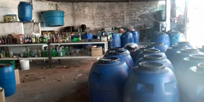 Sudoeste: Fábrica clandestina de bebidas que atendia cidades da região é fechada em MG; 3 são presos