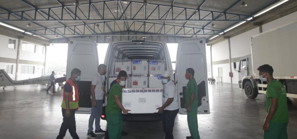 Nova remessa de vacinas contra Covid-19 chega à Bahia